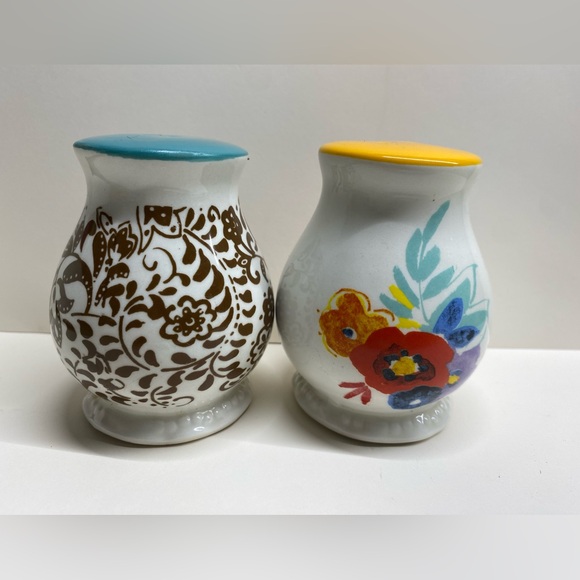The Pioneer Woman Flea Market salt & pepper shakers - Picture 1 of 5